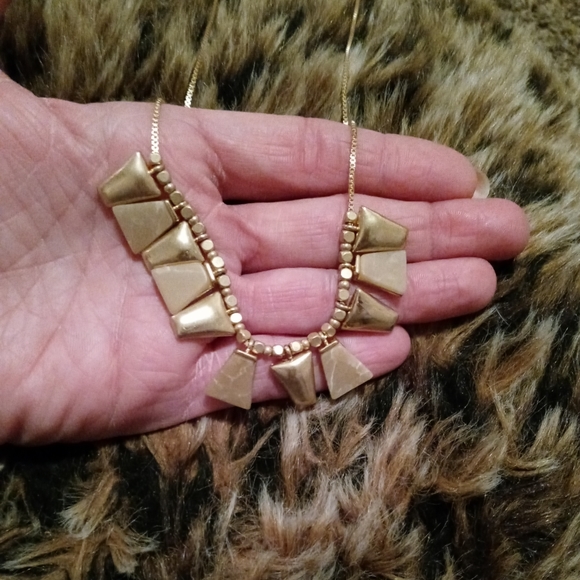 Universal Thread necklace - Picture 2 of 4